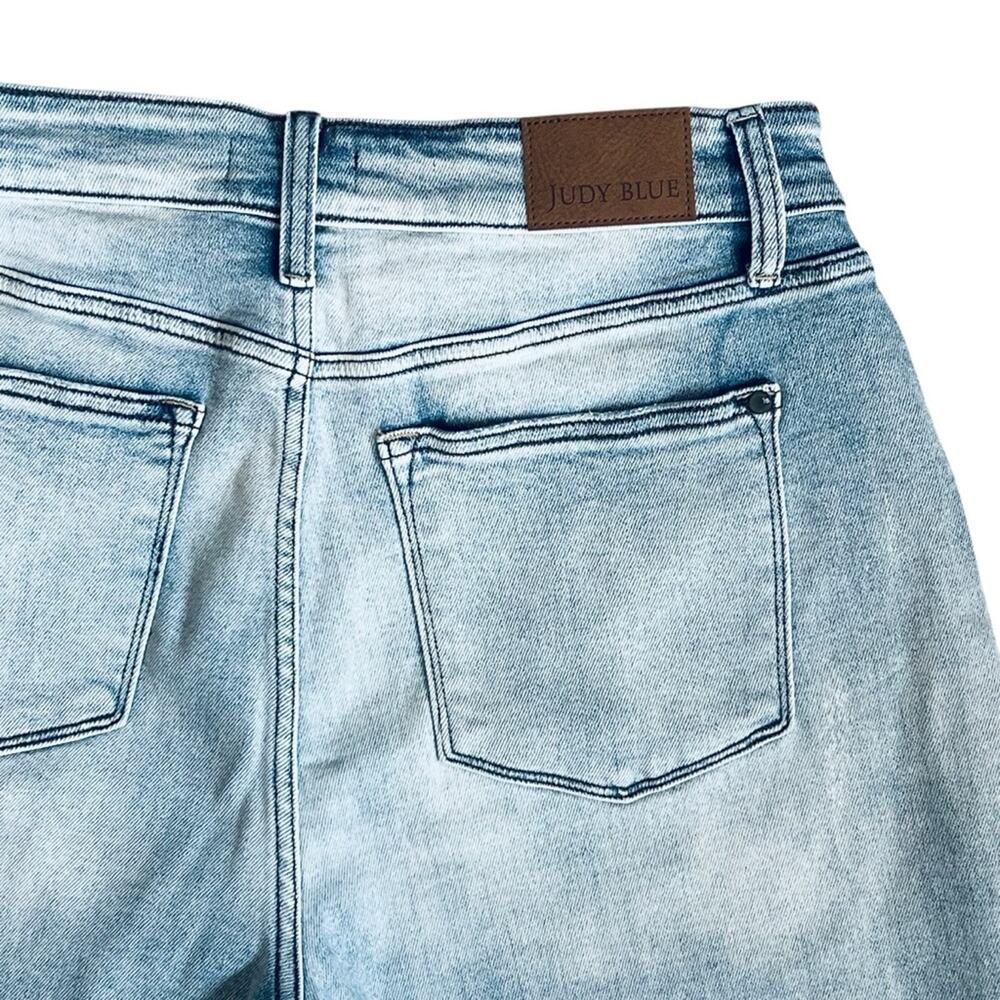 Judy Blue Women’s 1X High Rise Cutoff Denim Dad Shorts Jenny Stretch Light Wash - Picture 11 of 14